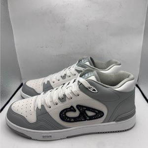 B57 MID-TOP SNEAKER
Gray And White Smooth Calfskin With Beige And Black